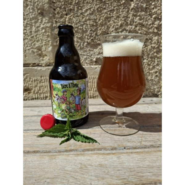 Bière ambrée artisanale à l'ortie